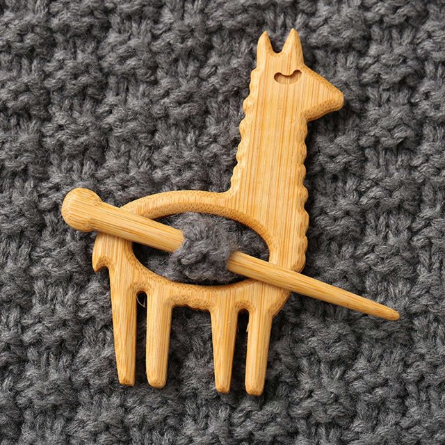 WIFKLSIIPG Wooden Animal Pattern Brooch Cartoon Animal Shape Brooch Lapel Badge Pin Sweater Clip Shawl Pin Scarf Pin(3)