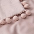 thumbnail image 2 of Paquete de 2 fundas de almohada de terciopelo con pompones, fundas de almohada decorativas, sofá, dormitorio, coche, 18 x 18 pulgadas, 45 x 45 cm, 2 unidades, color rosa oso de fresa Hogar, 2 of 3