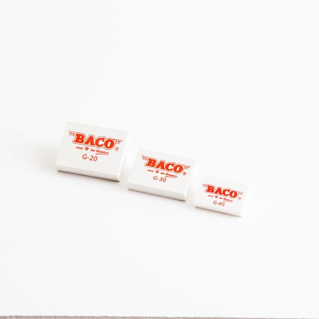 borrador grande baco para lapiz, caja con 20 piezas, goma g-20 94124 ejemplar mostrado: borrador rectangular BACO G-20 de caucho en vista frontal centrada, blanco con logotipo rojo BACO y texto G-20, medidas 41×31×11 mm; fondo blanco minimalista; suele usarse también para limpiar marcas de lápiz en bocetos y dibujos técnicos.