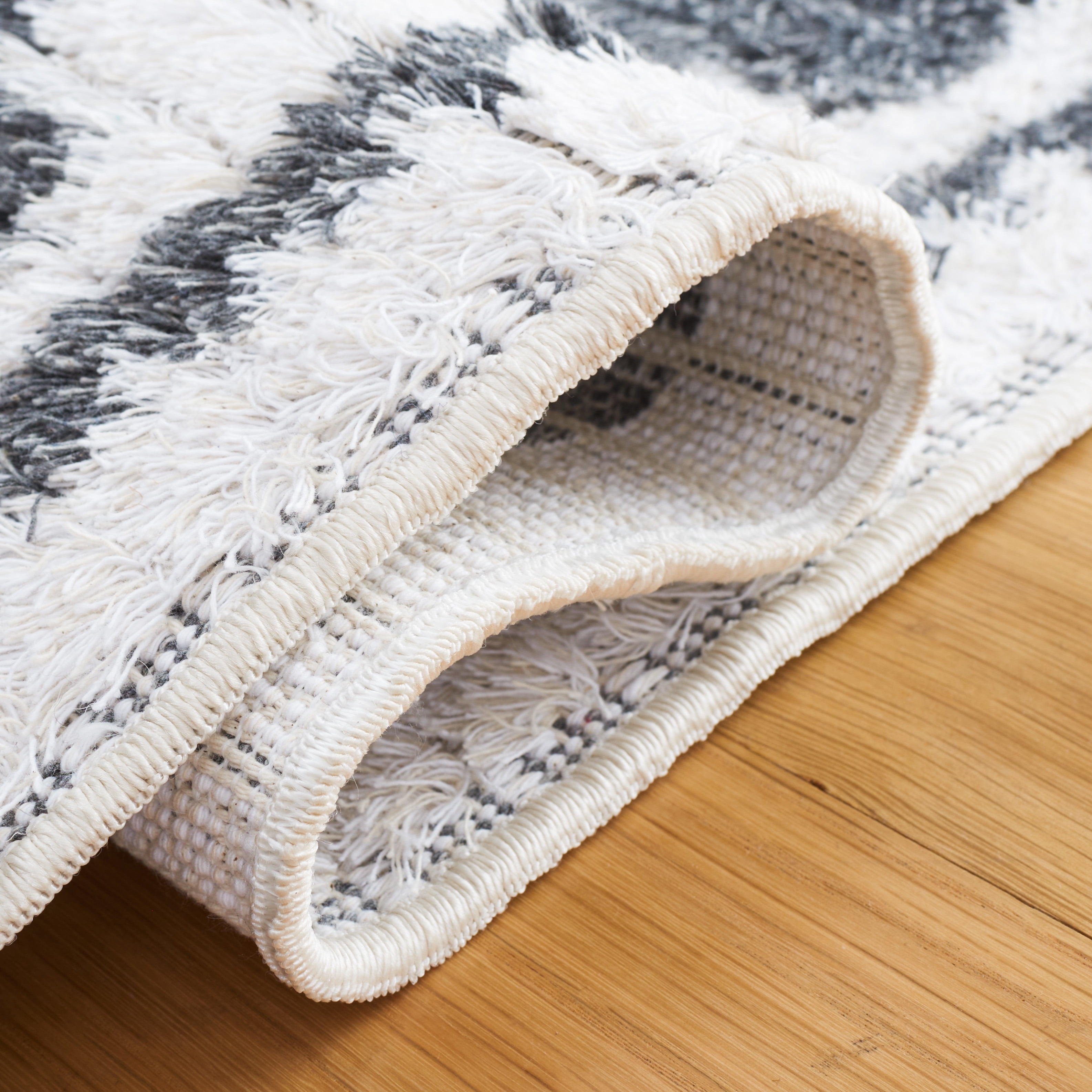 SAFAVIEH Augustine Norman Geometric Area Rug, Gray/Ivory, 5' x 7'7"