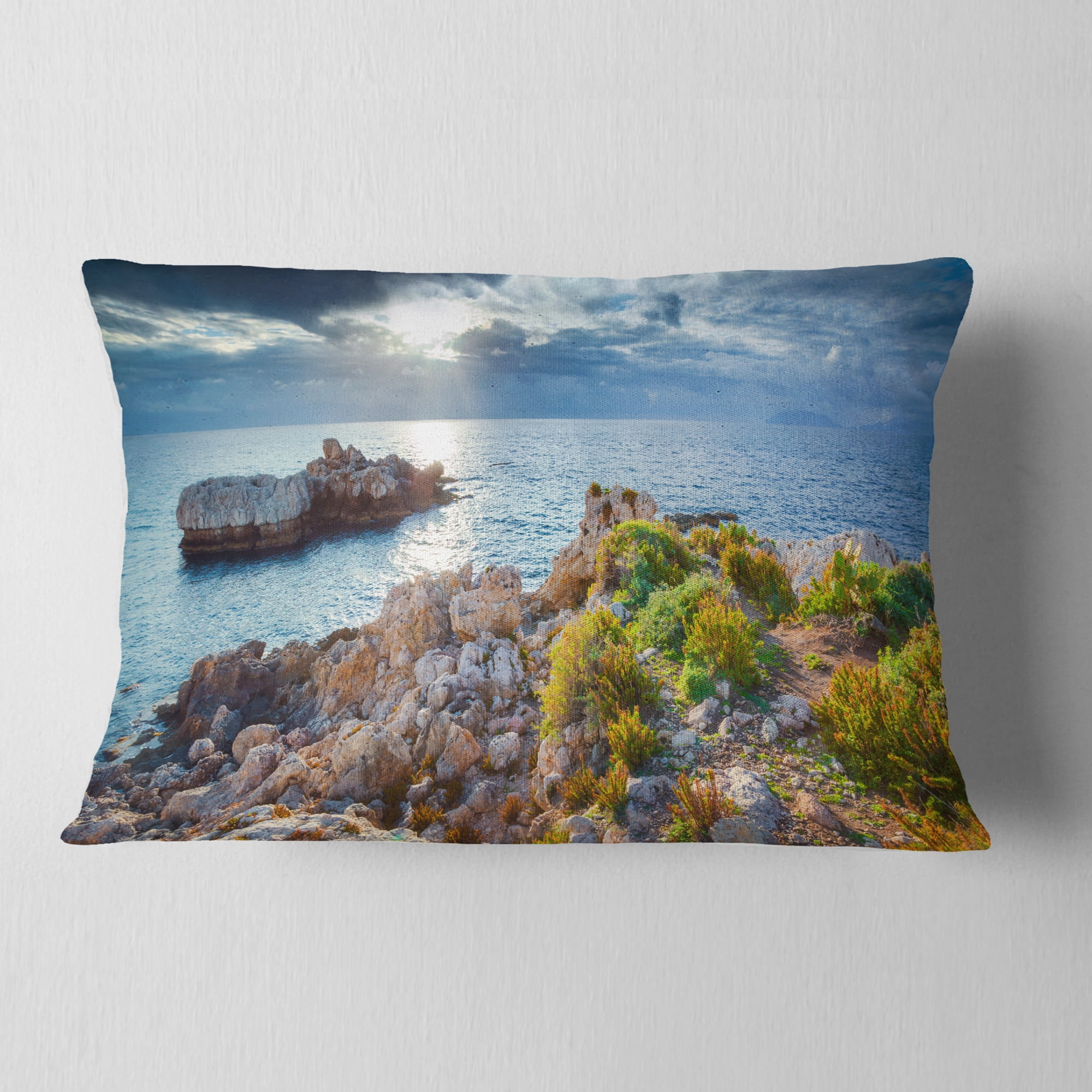 Designart Piscina di Venere Reserve - Landscape Photo Throw Pillow - 12x20