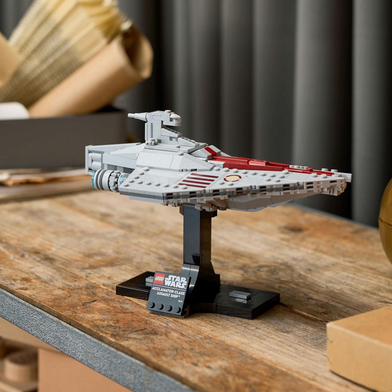 LEGO Star Wars Acclamator-Class Assault Ship Building Set for Adults - Star Wars Collectibles Set With Display Stand - Building Kit With 450 Pieces - 75404