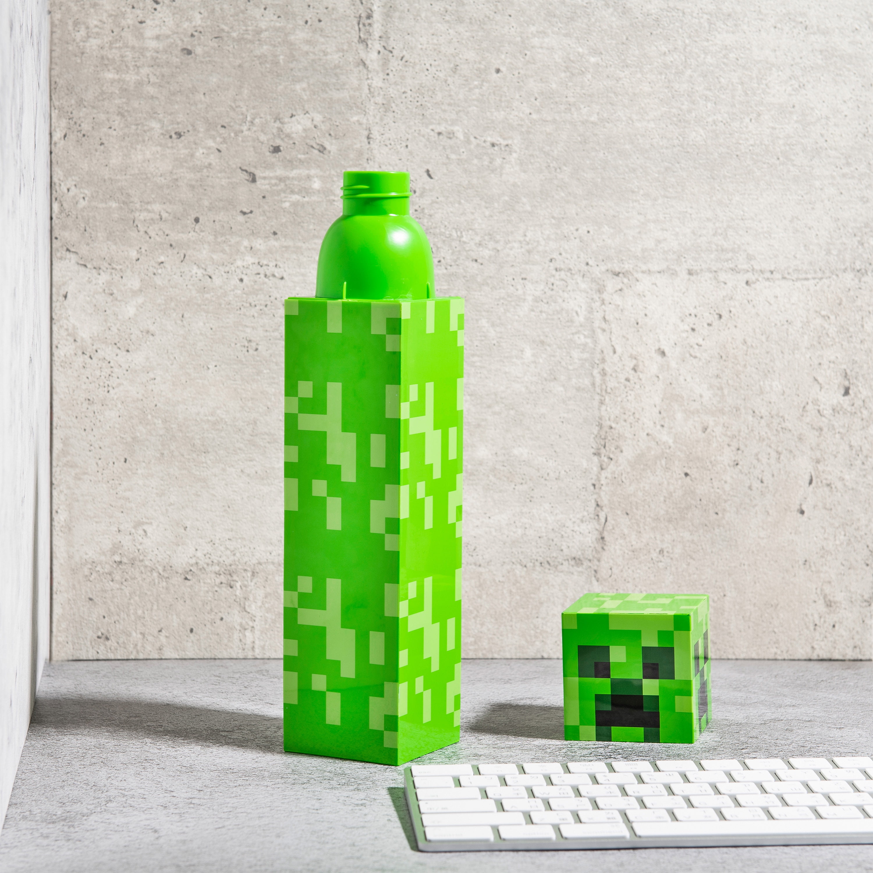 Minecraft Water Bottle GREEN OR RED Kids Mobs Torch Sports Travel Mug Flask  650ML