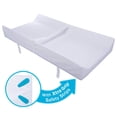 thumbnail image 2 of Almohadilla impermeable Munchkin Secure Grip para cambiar pañales 16 x 31, 2 of 3