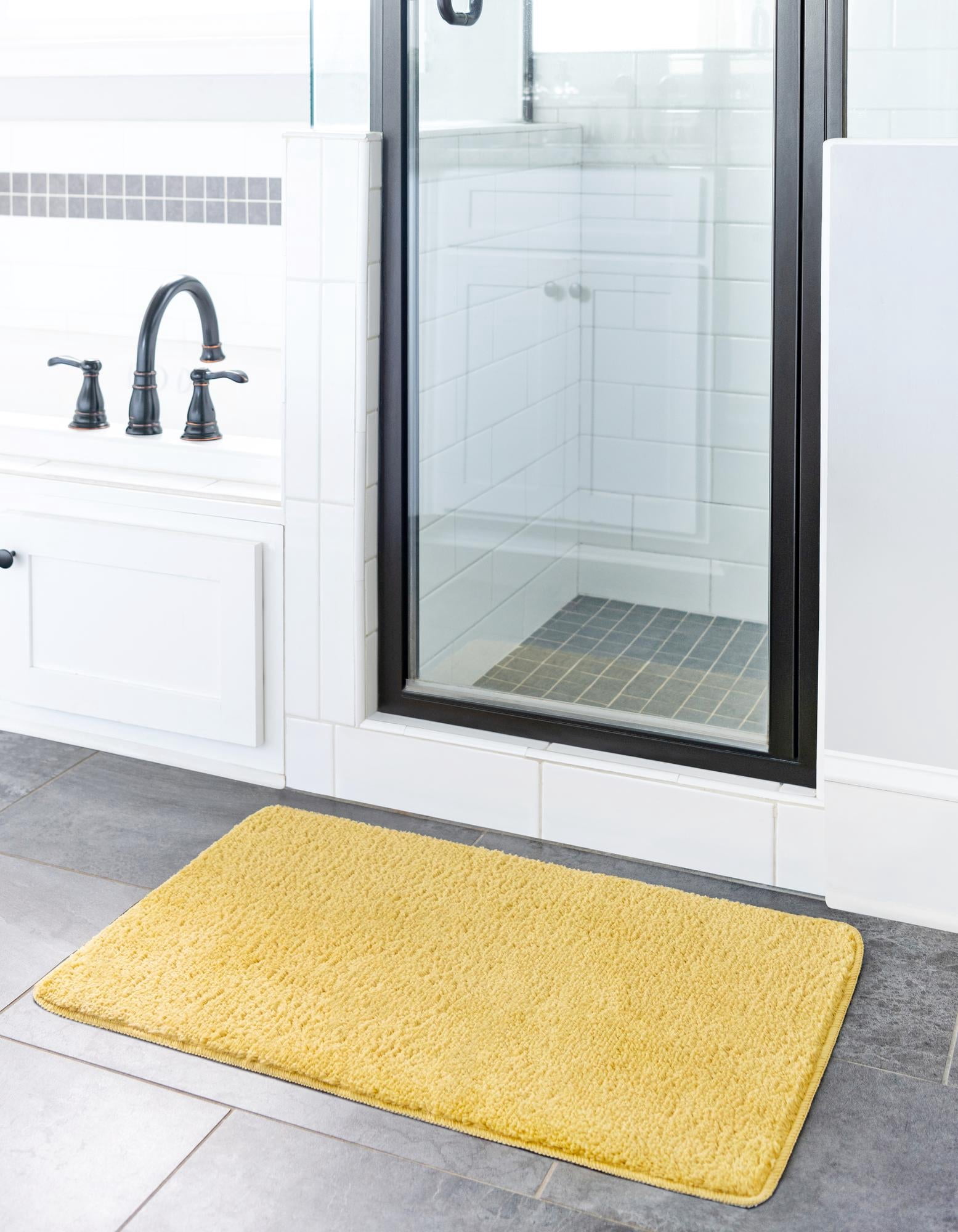 Rugs.com Bano Everyday Bath Mat Collection Rug – 1' 8 x 2' 7 Mustard Yellow Machine Washable Shag Bath Mat, Extra Soft and Absorbent, Non-Slip, Quick Dry, Perfect for Bathroom