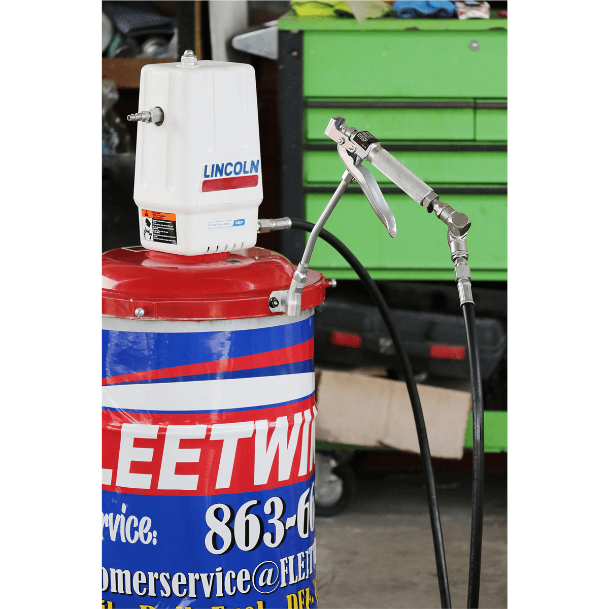 Lincoln 917 Pneumatic 50:1 Ratio Double Acting Grease Pump with Roll-Around Base