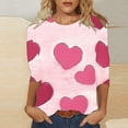 thumbnail image 1 of Styesk T-Shirts pour Femmes à Manches 3/4 Longueur, Imprimé Cœur, Hauts de Sortie, T-Shirts Confortables et Doux à Col Rond, Chandail à Enfiler, T-shirt Léger de Mode, Graphique de la Saint-Valentin, Grande Taille, Hauts Décontractés, 1 of 5