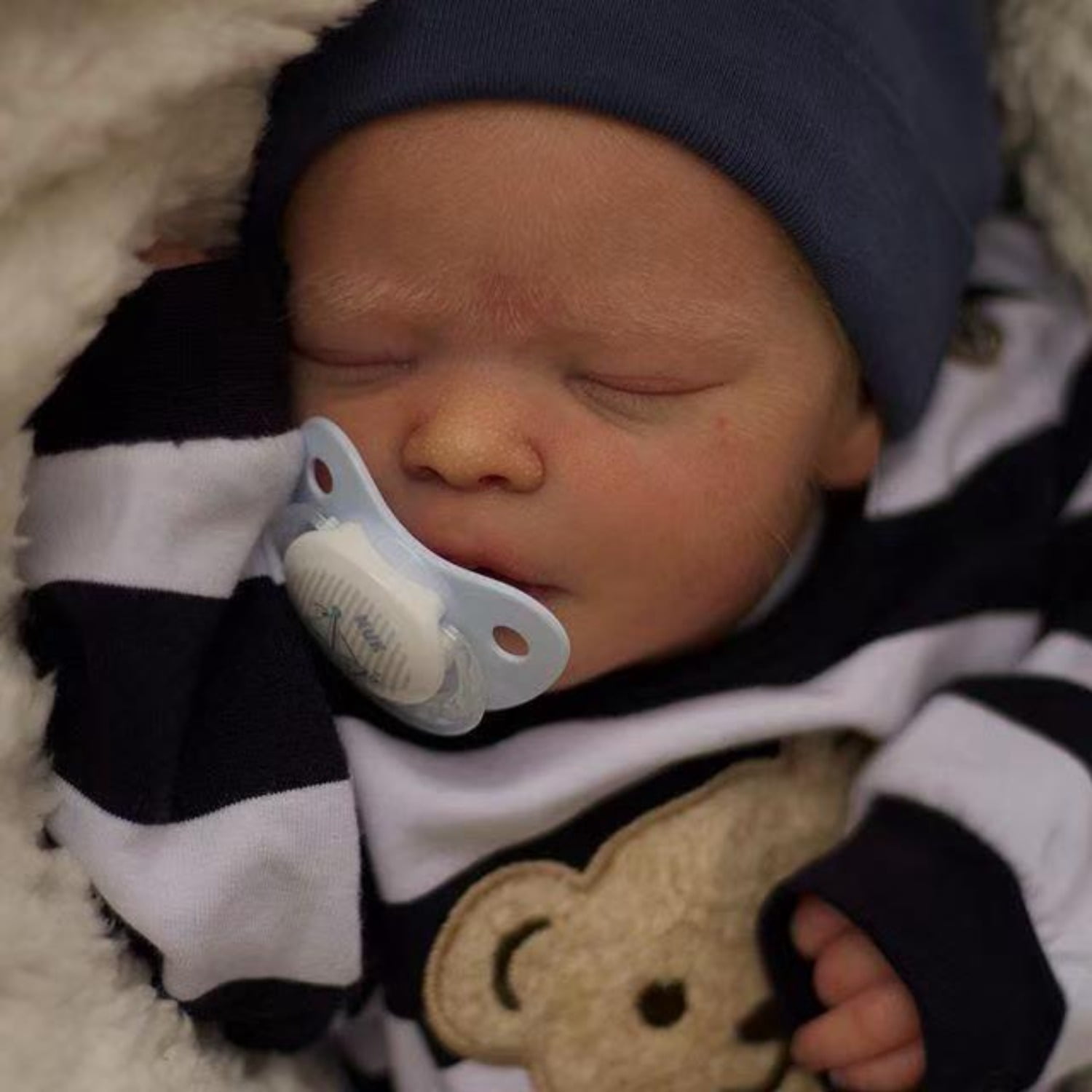 46CM Realistic Reborn Baby Dolls-Sleeping in Real Life Cloth Body Baby Girl Realistic Reborn Baby with Toy Accessories Suitable 3DSkin
