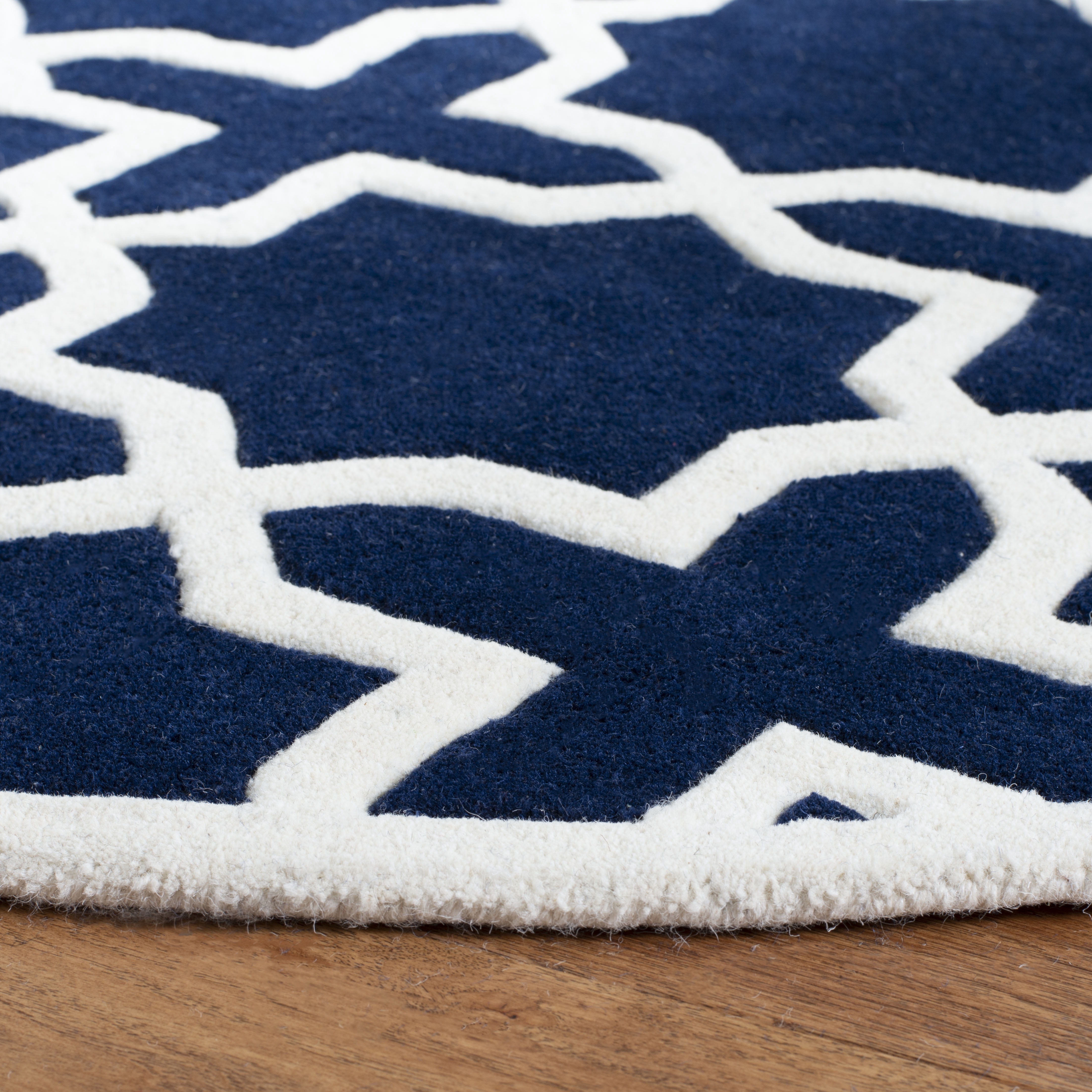 SAFAVIEH Chatham Giovanni Geometric Wool Area Rug, Dark Blue/Ivory, 5' x 5' Round