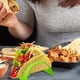 thumbnail image 4 of Paquete de 12 Bandejas para Tacos, Bandejas de Plástico para Burritos, Bandejas para Servir, Suministros para Fiestas, para Tacos, Burritos, Hot Dogs, Color Rojo, 4 of 5