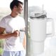 thumbnail image 1 of Taza de café de 40 onzas que mantiene las bebidas frías hasta 36 horas de gran capacidad antifugas para coche. Ndcxsfigh Libre de BPA, 1 of 3