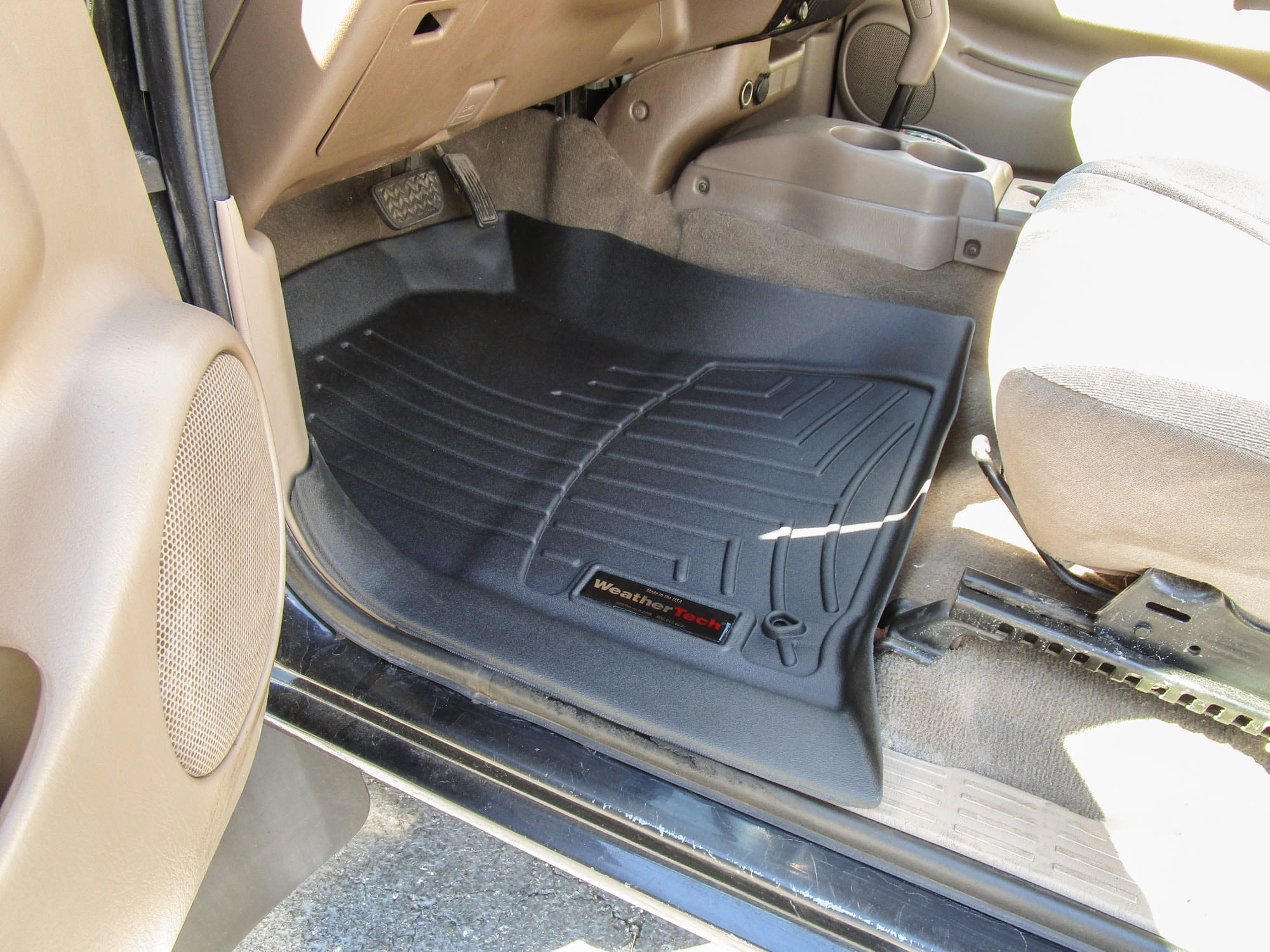 WeatherTech Custom Fit FloorLiners compatible with 1996-2002 Toyota 4Runner - 1st Row (Driver & Passenger), Black