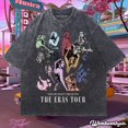 thumbnail image 2 of Wimtwentysix " taylor swift tour of world " Camiseta De Lavado De Gran Tamaño | Vintage, 2 of 2