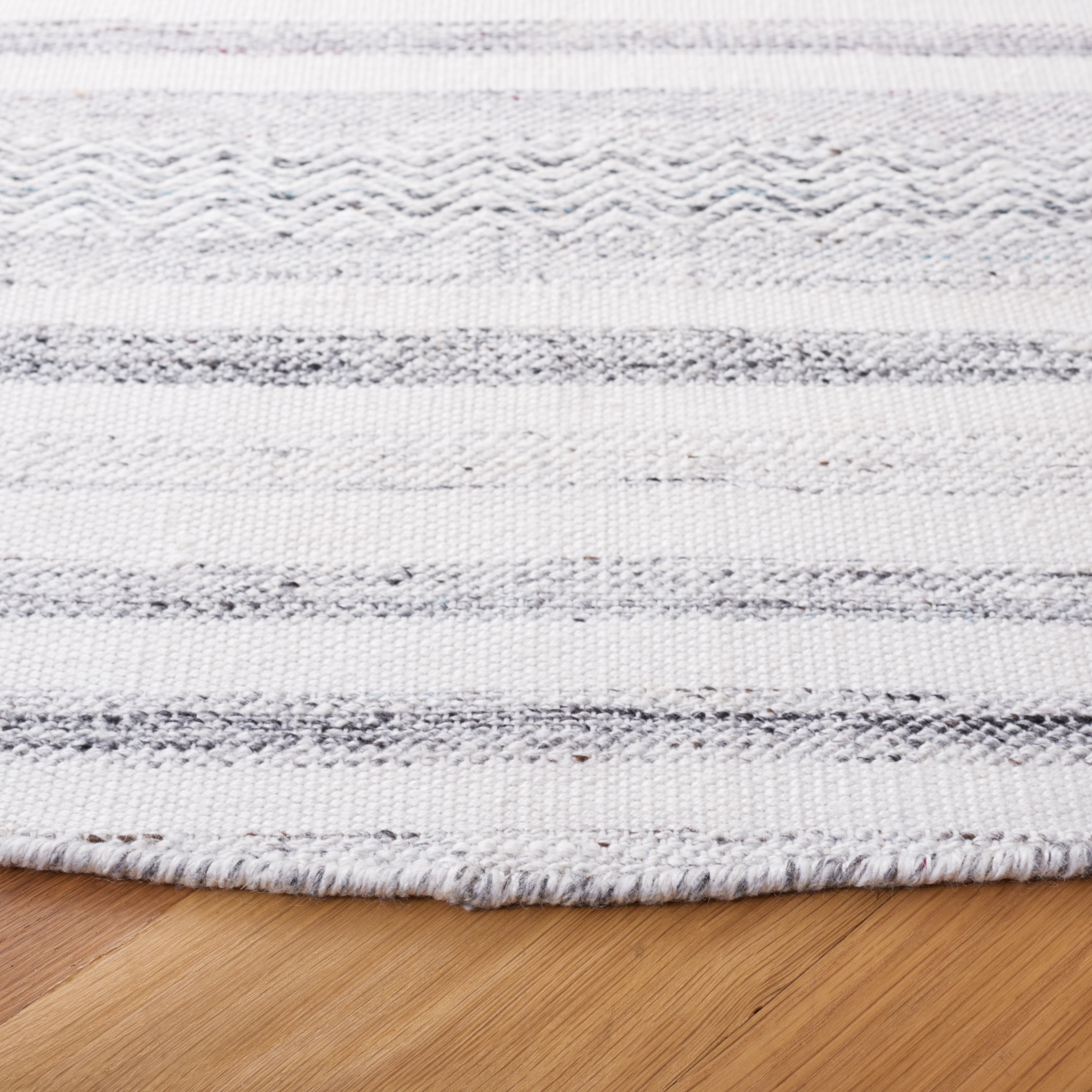 Safavieh Kilim Mckayla Striped Polyester Area Rug, Ivory/Light Gray, 6' x 6' Round