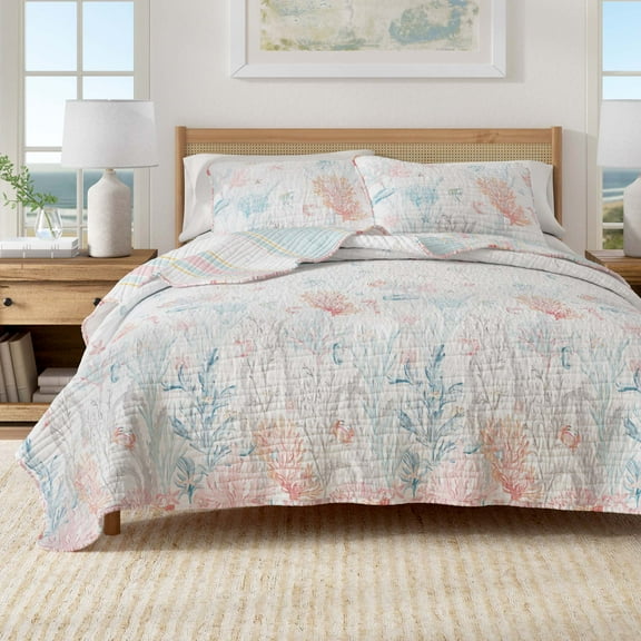 Great Bay Home Coastal Coral Reef Quilt Set with Shams (Twin / Twin XL, Coral Reef)