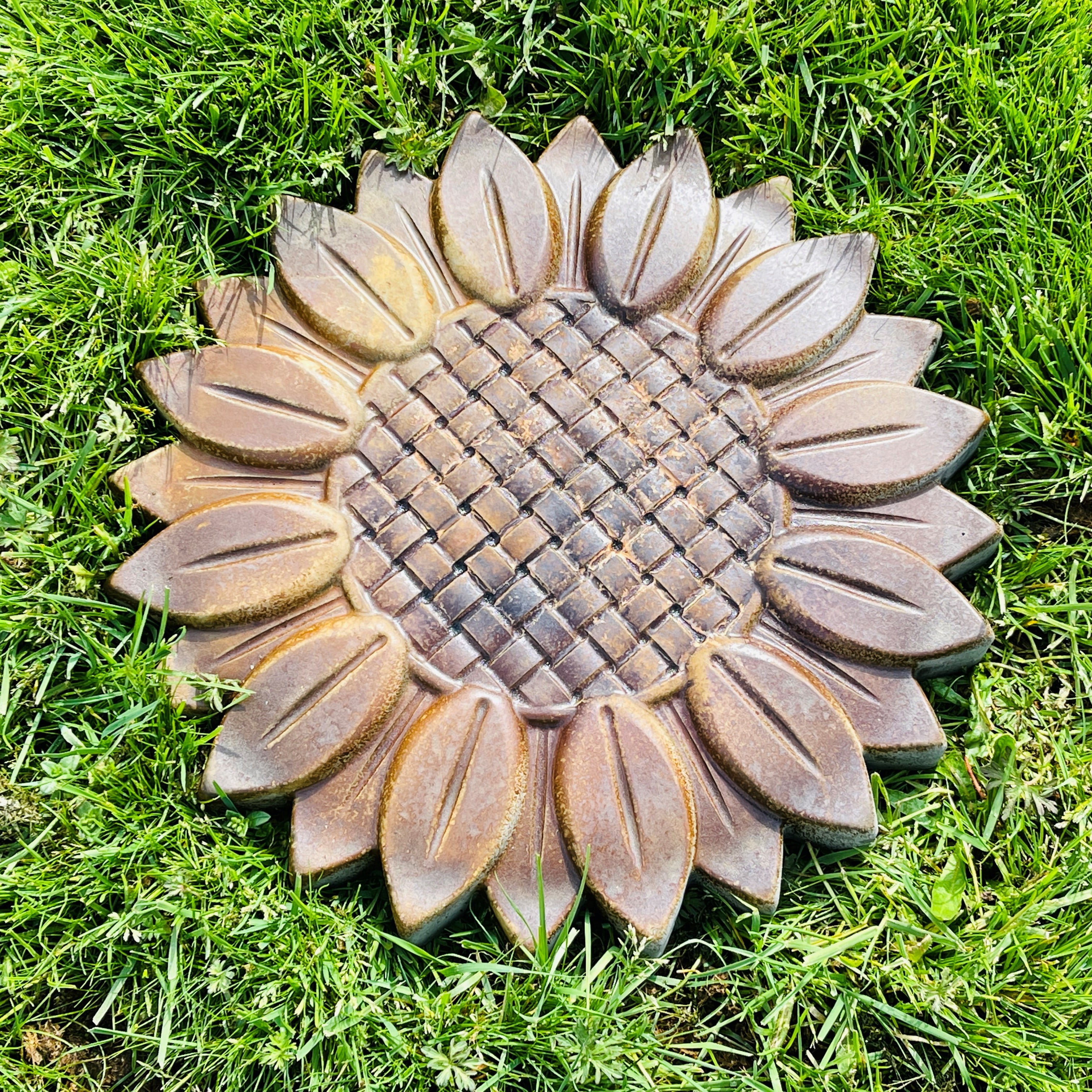Set of 2 Sunflower-Shaped Durable Stepping Stone Molds - Concrete Cement Molds - DIY Stepping Stones for Garden Walkway - Flower Statues for Garden - Flower Garden Decor Molds