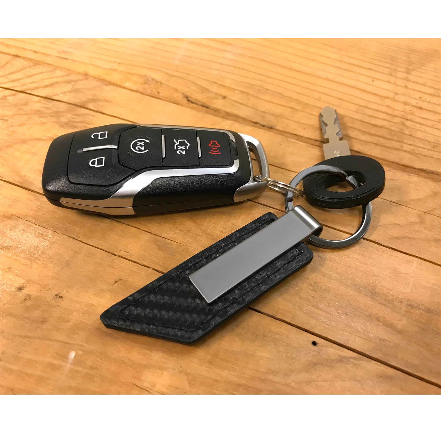 iPick Image for Chevrolet Camaro Black Chrome Metal Plate Carbon Fiber Texture PU Leather Key Chain, Official Licensed
