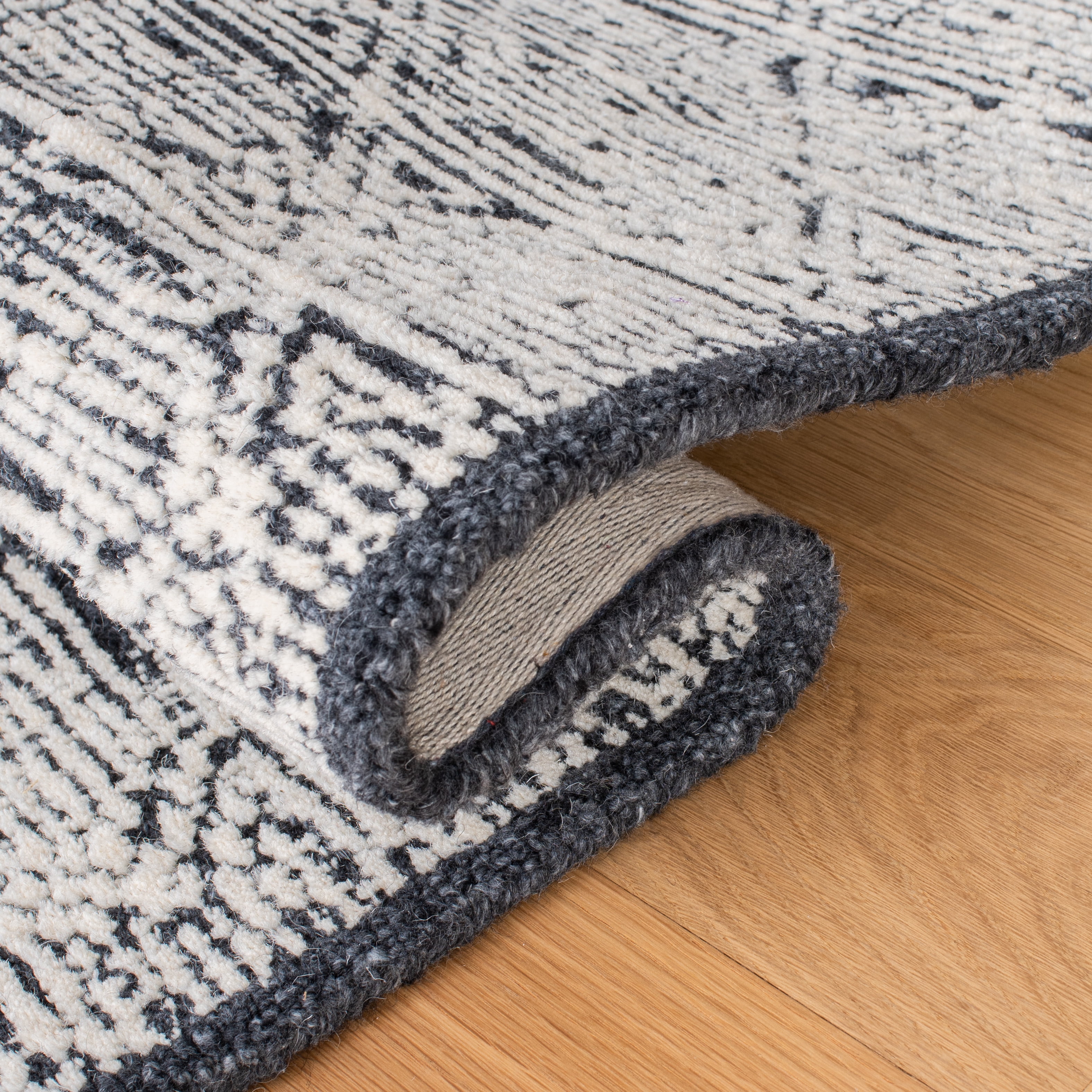 SAFAVIEH Roslyn Burton Abstract Area Rug, Black/Ivory, 4' x 6'