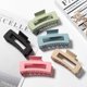 thumbnail image 4 of Clip de garra rectangular grueso para mujer, clips de garra gigantes para cabello de 5 colores, clips de bannana de garra de pelo mate de sujeción fuerte, accesorios para peinar el cabello para, 4 of 7