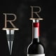 thumbnail image 4 of Tapón de botella de vino con alfabeto personalizado | Materiales de aleación y grado alimenticio premium | 26 Cartas iniciales | Toppers de vino reutilizables | 4" de altura | Regalos de Fiesta |, 4 of 5