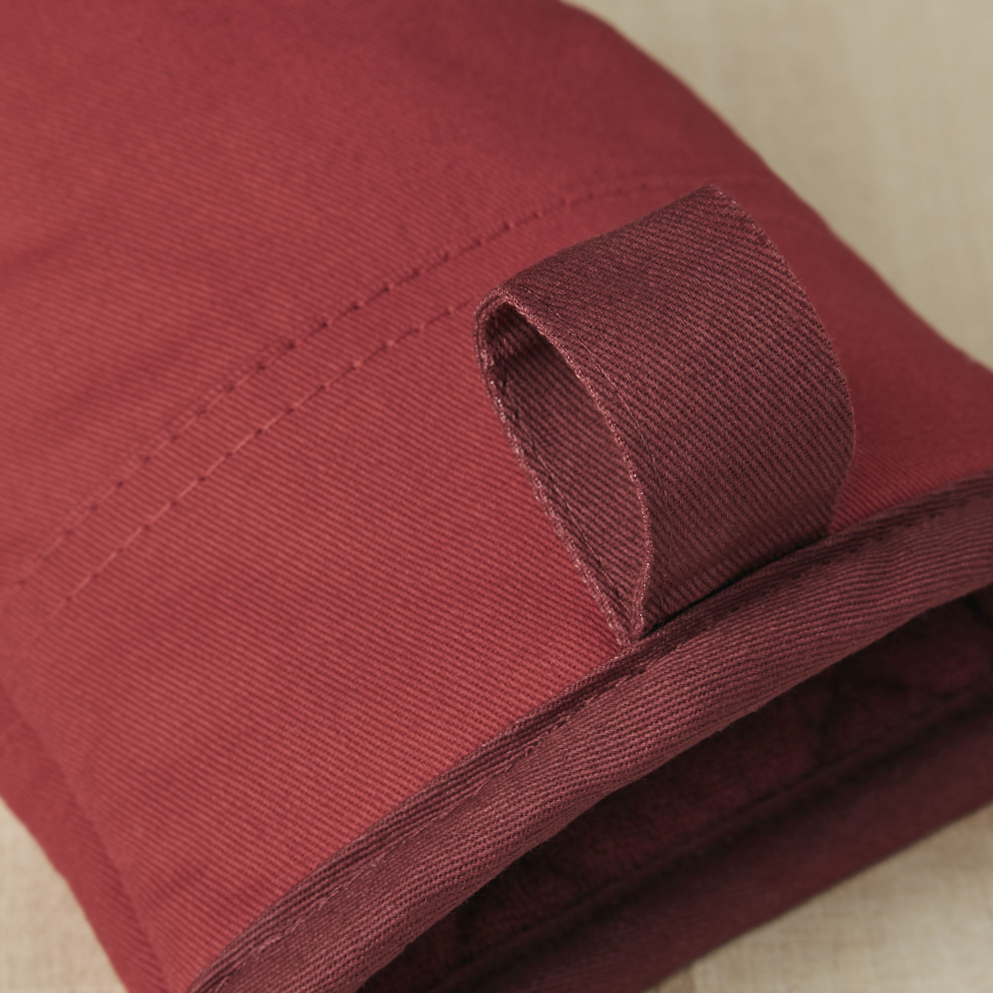 KitchenAid Beacon Two-Tone Mini Oven Mitt 2-Pack Set, Passion Red/Bordeaux, 5.5"x8"