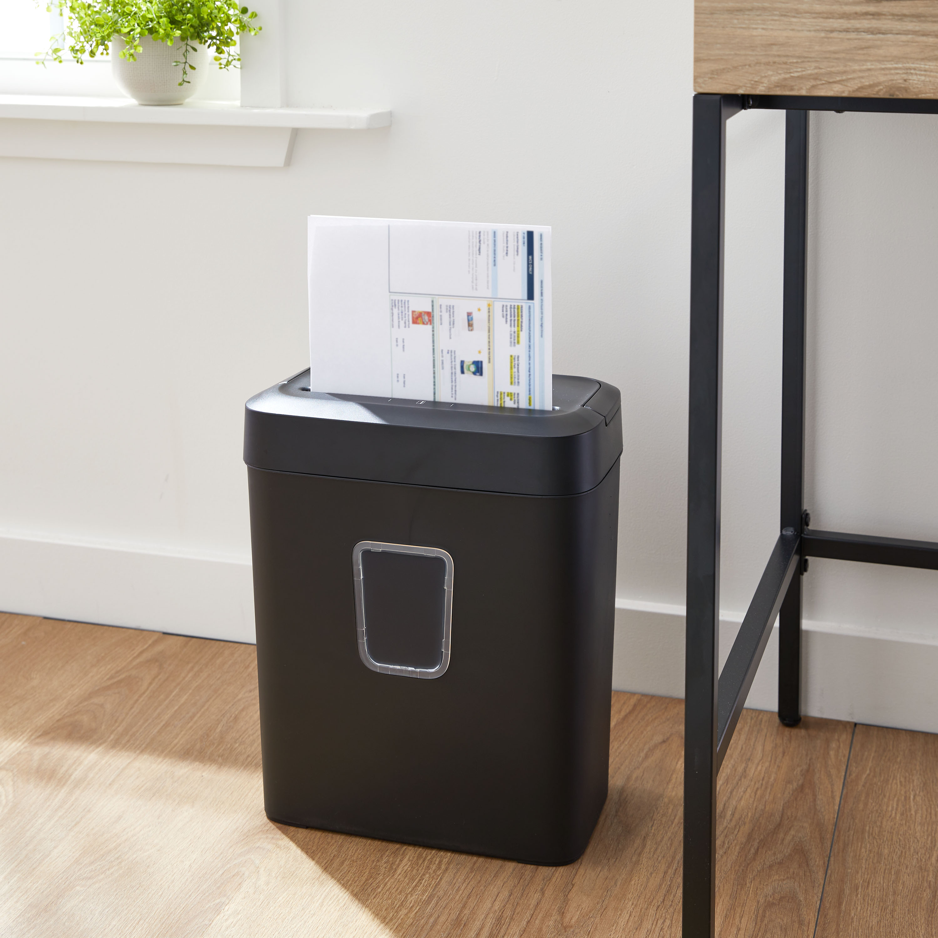 Pen+Gear 6-Sheet Cross-Cut Paper Shredder with 3.7 Gallon Bin photo 2