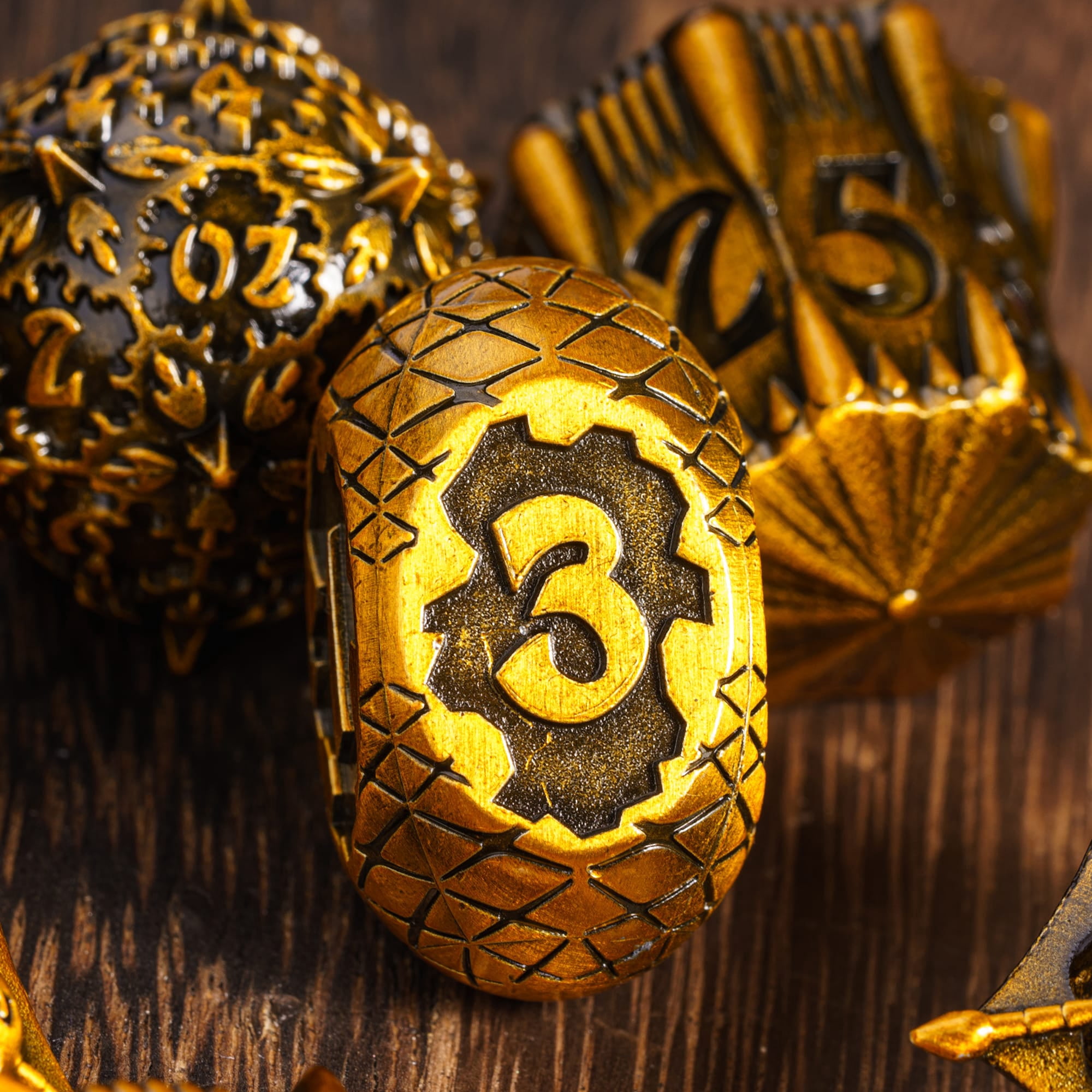 Cusdie Metal DND Dice Set, 7 die Metal Polyhedral D&D Dice Set Dragon Theme Dice for DND Dungeons and Dragons TTRPG Role Playing Games