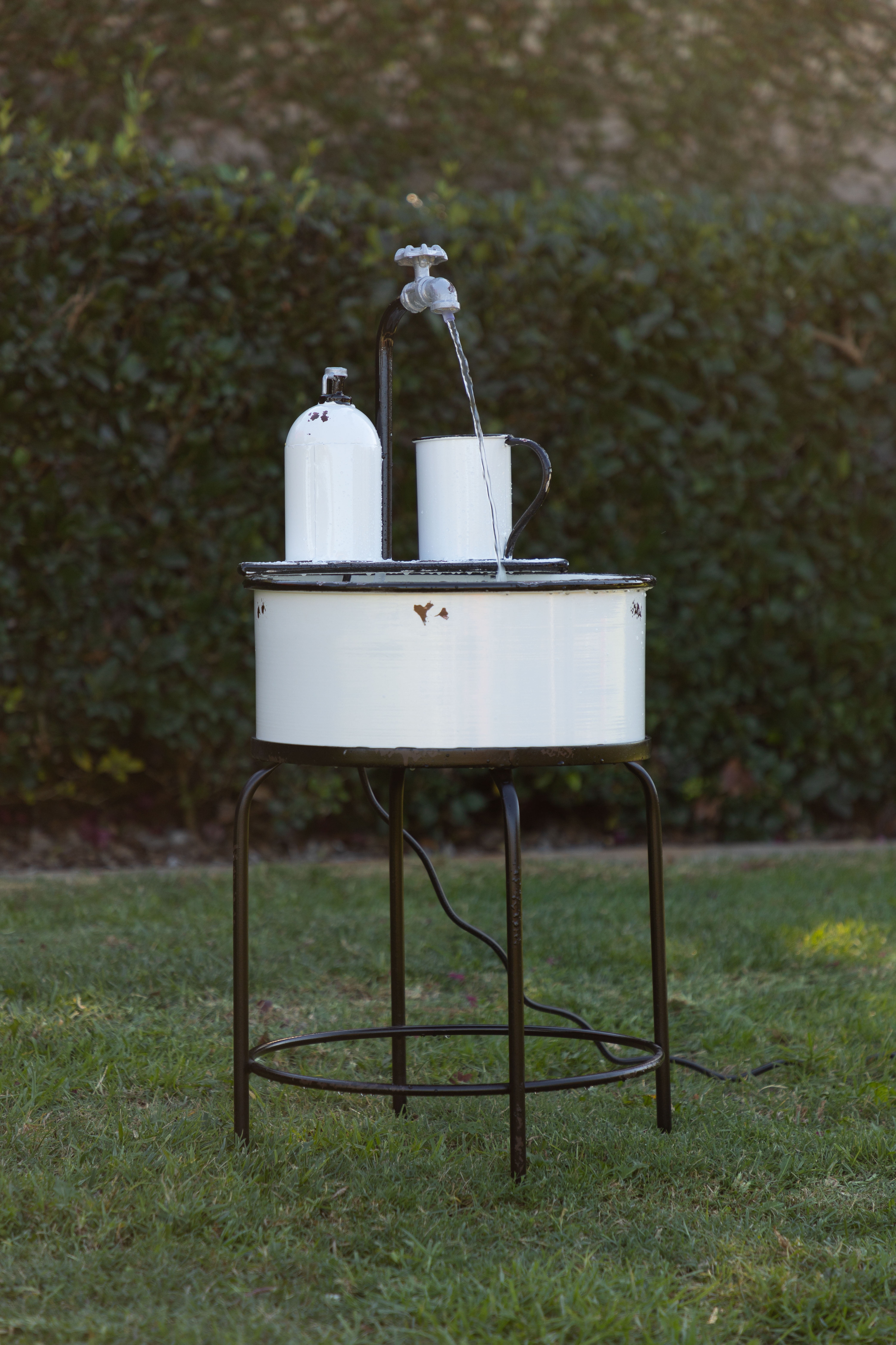 Alpine Antique Vintage Sink Metal Fountain & Stand, 34 Inch Tall