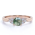 thumbnail image 1 of JeenMata Anillo de Compromiso de 1,10 Quilates con Engaste Tipo Catedral de Cuatro Puntas y Siete Piedras Redondas de Ágata Verde Musgo y Racimo de Moissanita en Baño de Oro Rosa de 18 K sobre Plata, 1 of 4
