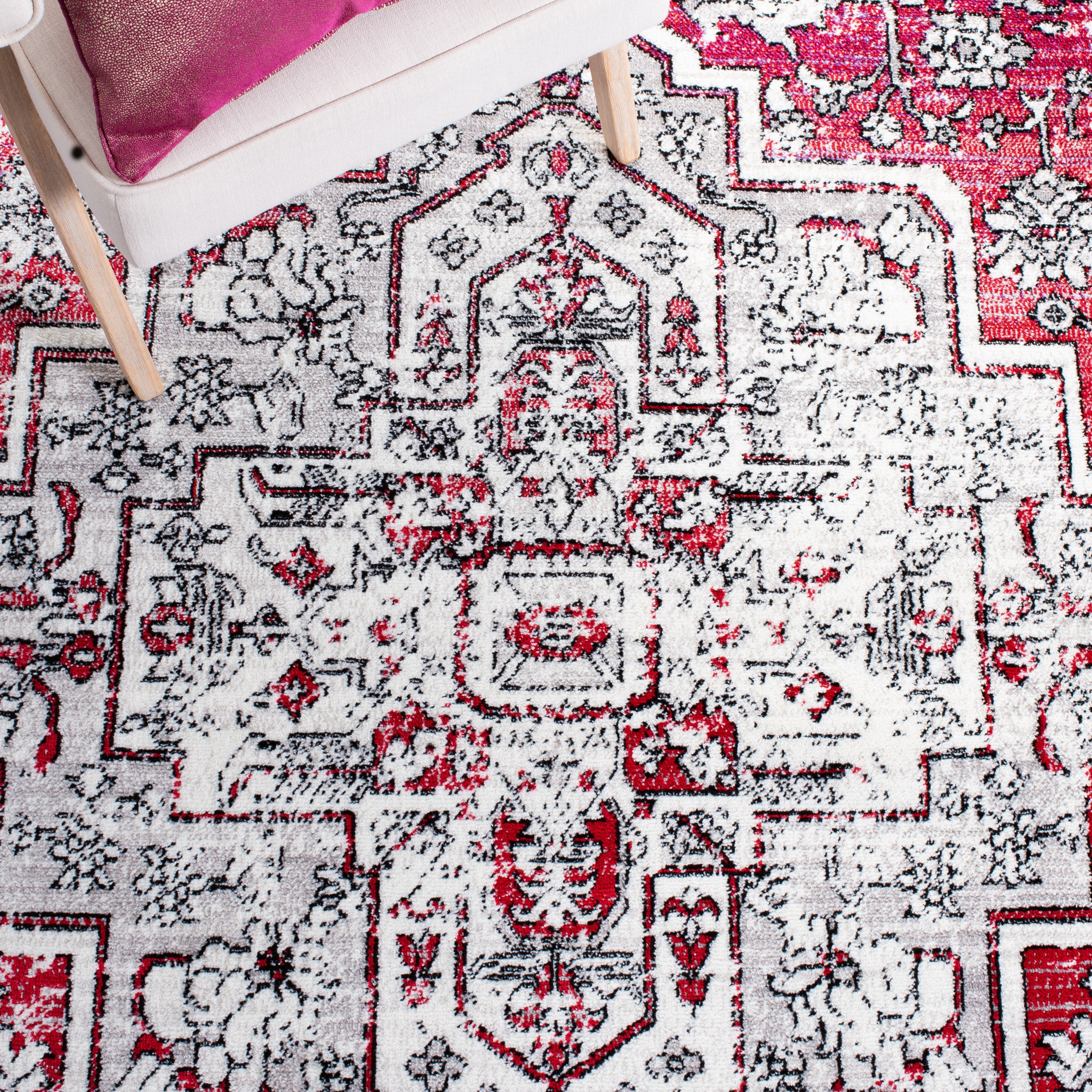 SAFAVIEH Skyler Jayce Oriental Area Rug, Red/Ivory, 6'7" x 6'7" Round