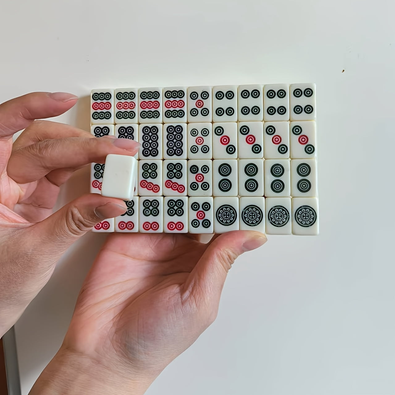 Fanruina Mahjong Set, designed with classic Chinese elements and a compact portable structure