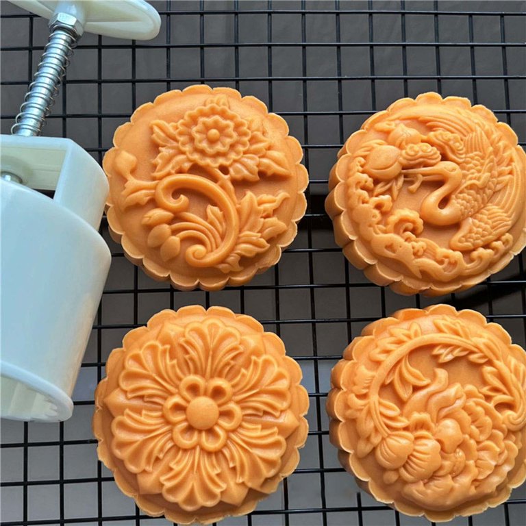 ANHTCZYX 150g Mooncake Mold with 4pcs Flowers Stamps Hand Press Moon Cake Pastry Mould DIY Bakeware Mid-Autumn Festival