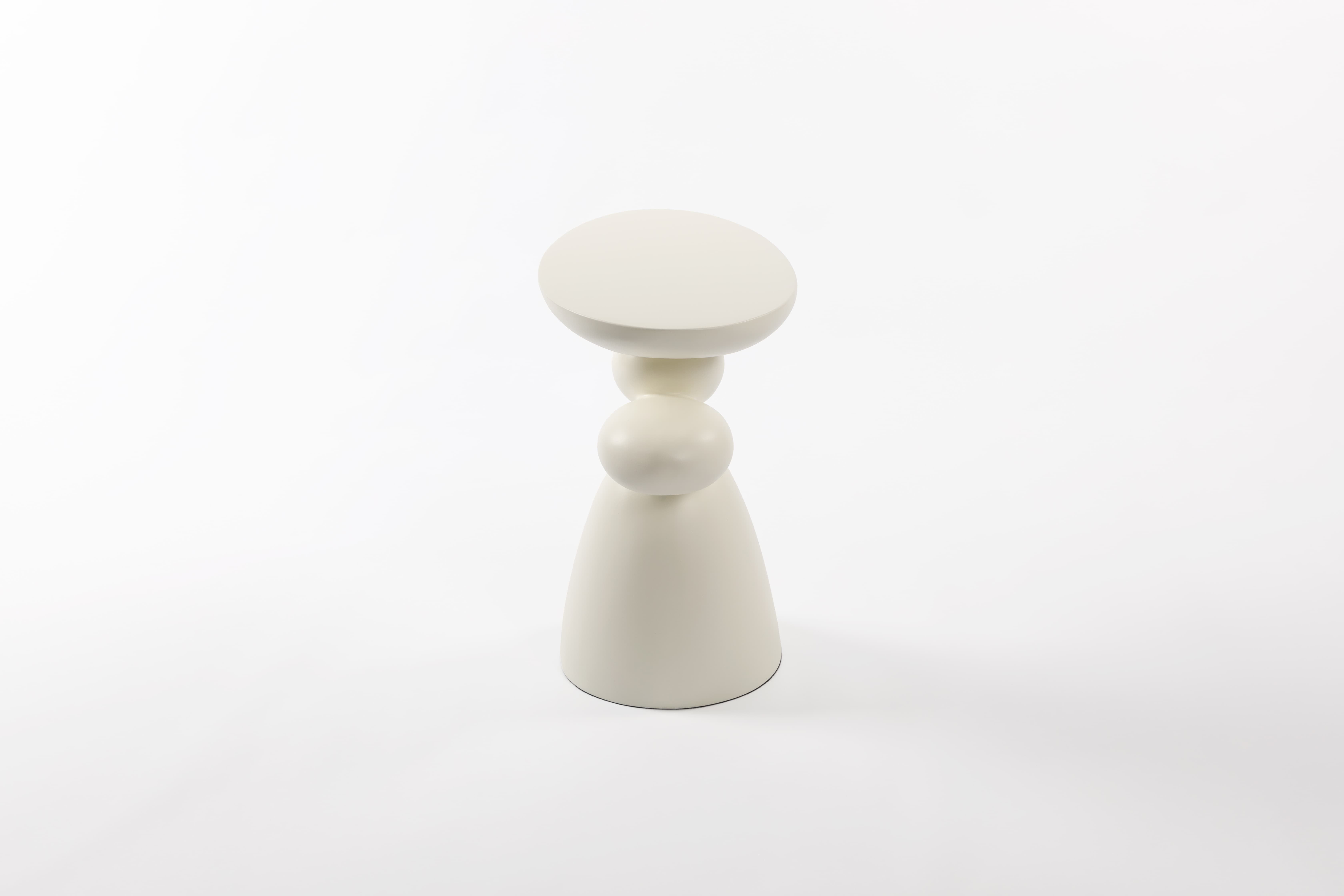 MAYEERTY End Table, Fiberglass Side Table, Modern Minimalist Corner Table, Coffee table with Decoration, Home Decor for Living Room, Bedroom, Guestroom