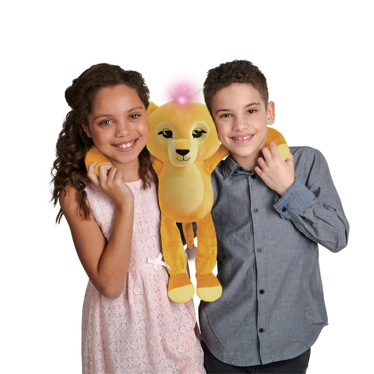 WowWee Fingerlings Hugs Sam Yellow Interactive Plush Lion