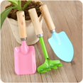 thumbnail image 3 of Juego De Herramientas De Jardinería De 3 Piezas Juego De Herramientas De Mini Maceta De Jardinería Herramientas De Trasplante De Jardín Multifuncional Con Mango De Madera Para Niños De Flores De Moyic TO002955-00, 3 of 7