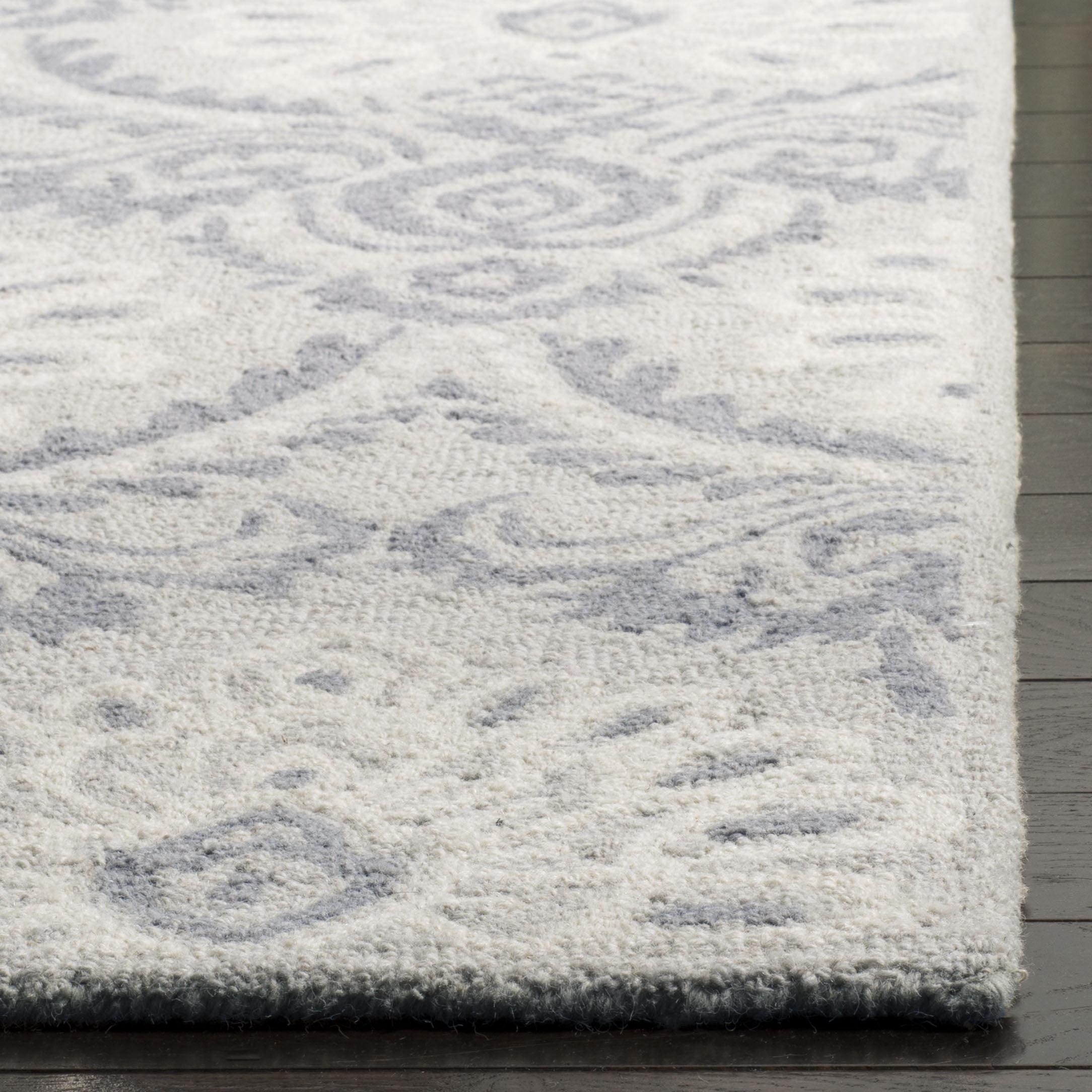 SAFAVIEH Blossom Travis Damask Wool Area Rug, Light Grey/Ivory, 6' x 6' Square