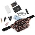 thumbnail image 2 of Riñonera Oxpecker Estampado de Leopardo Impermeable con Correa Ajustable para Hombres y Mujeres, 2 of 3