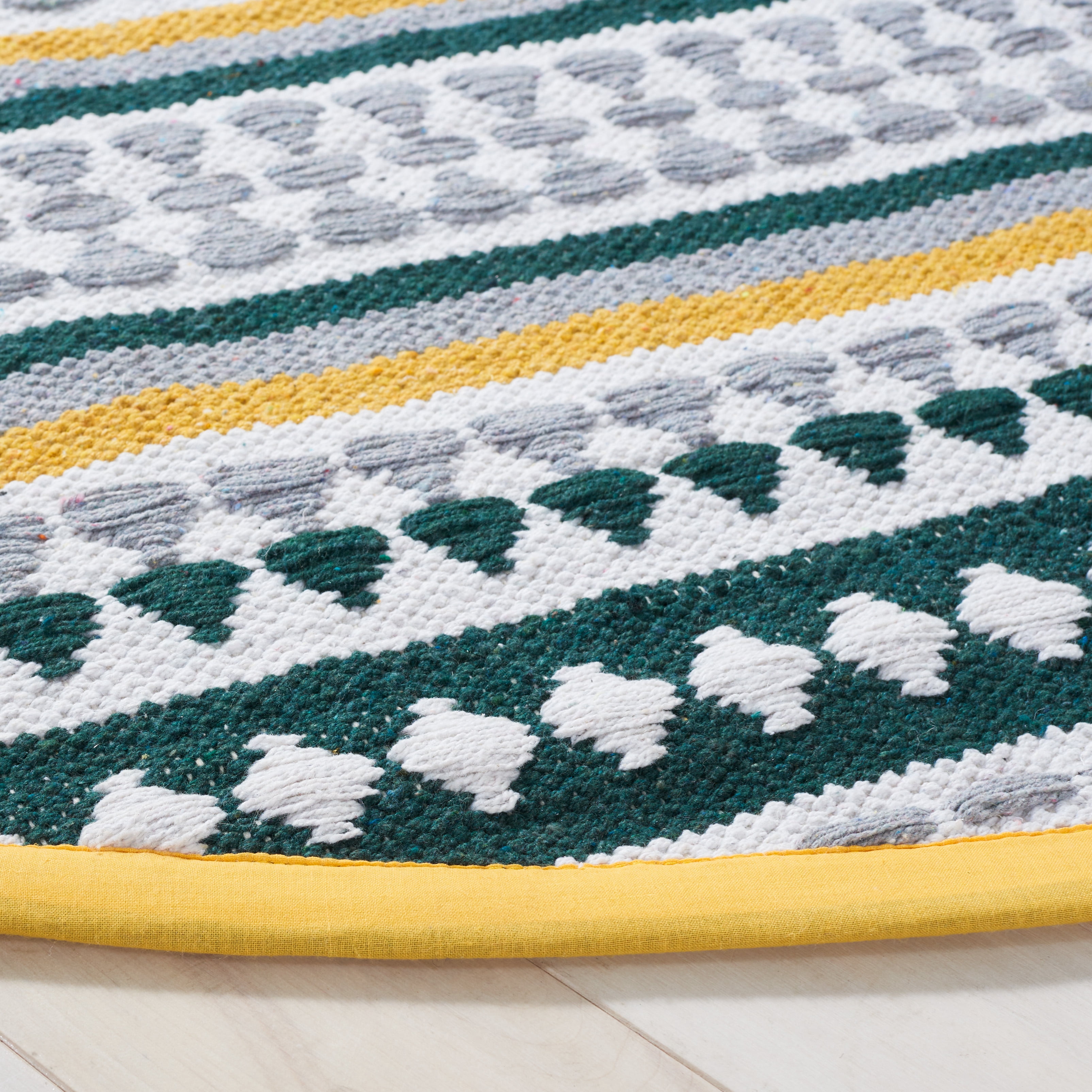 SAFAVIEH Montauk Kenyon Southwestern Cotton Area Rug, Yellow/Ivory, 6' x 6' Round