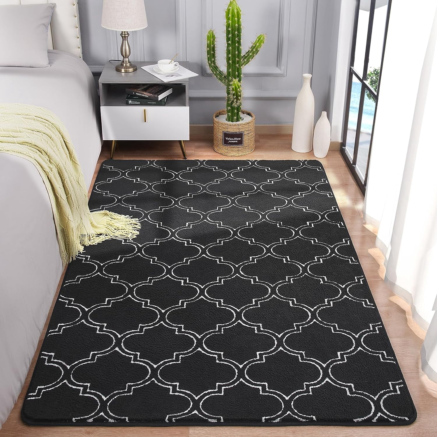 Junovo 4'x6'Modern Geometric Area Rug for Bedroom and Living Room, Fluffy Indoor Carpet for Family Room Decor,Black