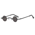 thumbnail image 1 of Gafas de sol Qarigey vintage con Lente gris y marco negro, 1 of 6