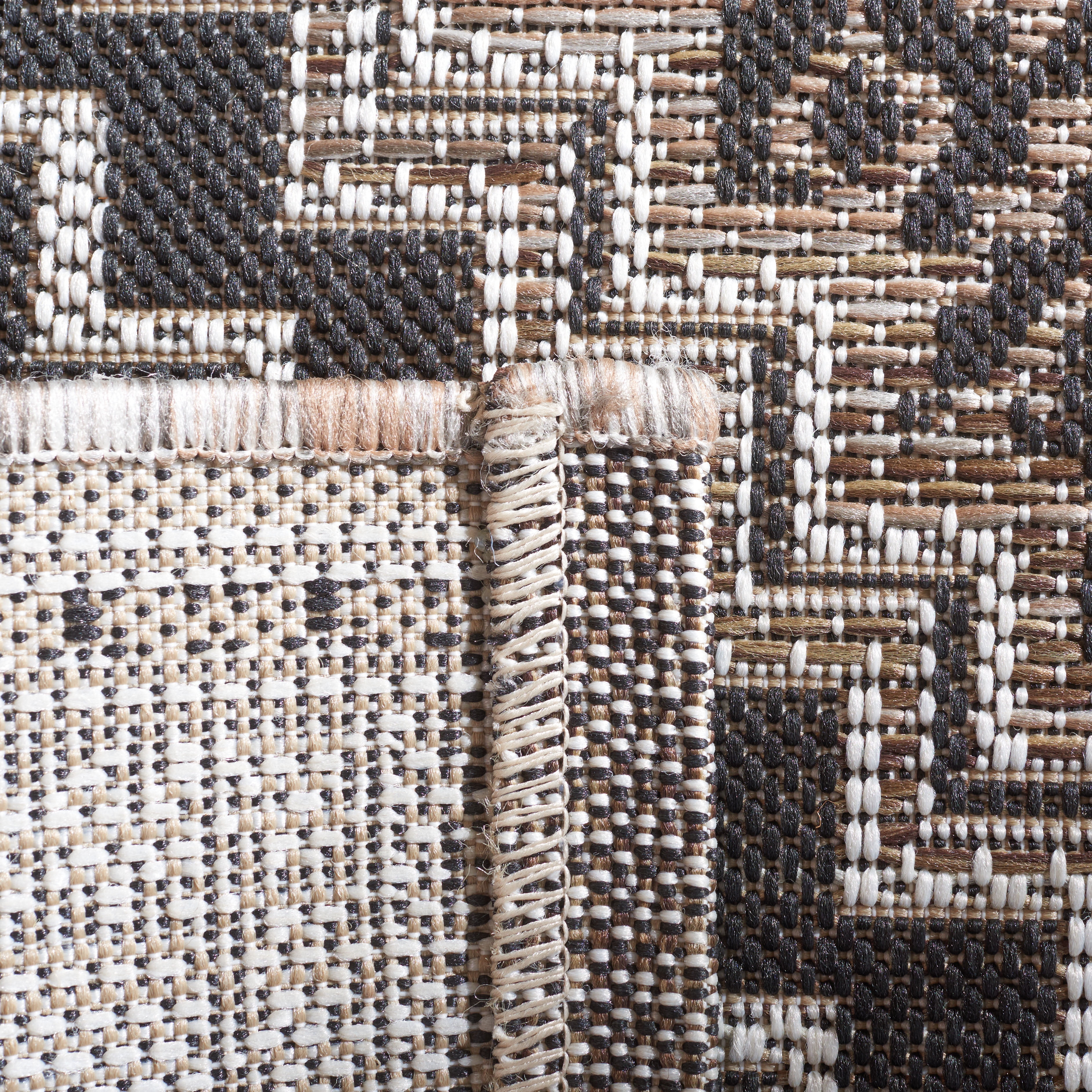 Safavieh Havana Gulden Medallion Indoor/Outdoor Area Rug, Light Brown/Black, 4'5" x 6'5"