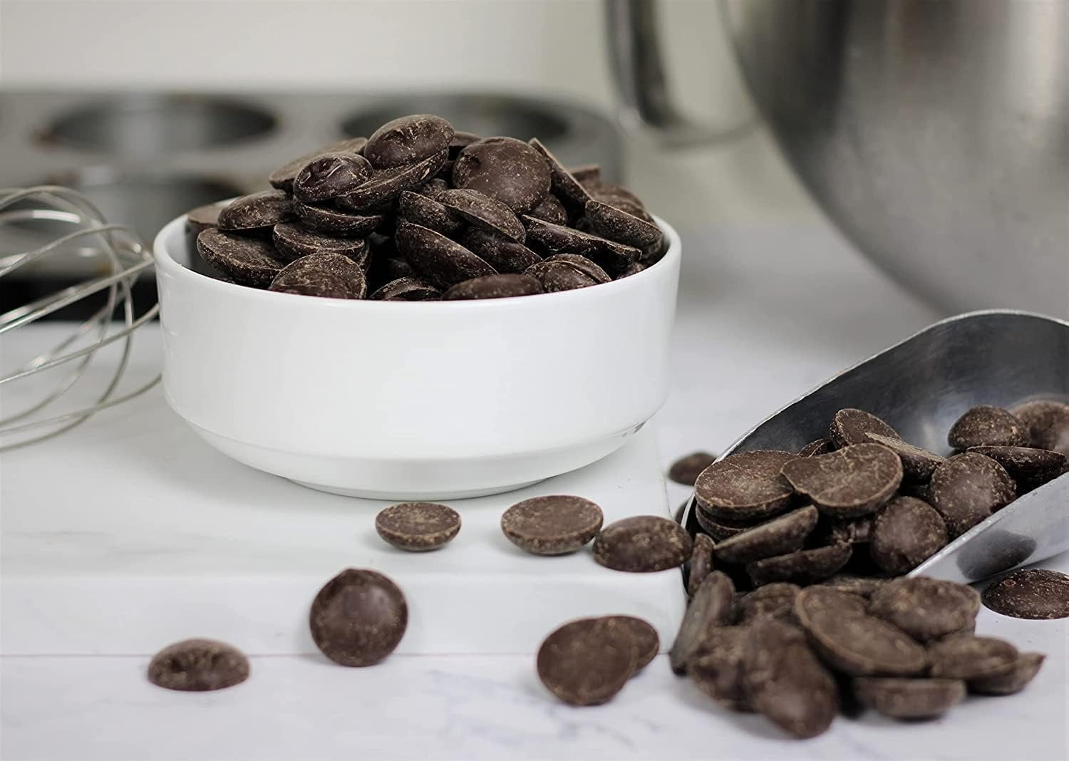 Mint Crunch Chocolate Discs by Its Delish, 2.5 Lbs Jumbo Container  Mint Flavor Semi-Sweet Style Dark Chocolate For Snacking & Ice Cream Topping, Pastry Chefs, Chocolatiers  Non-Dairy, Vegan,...