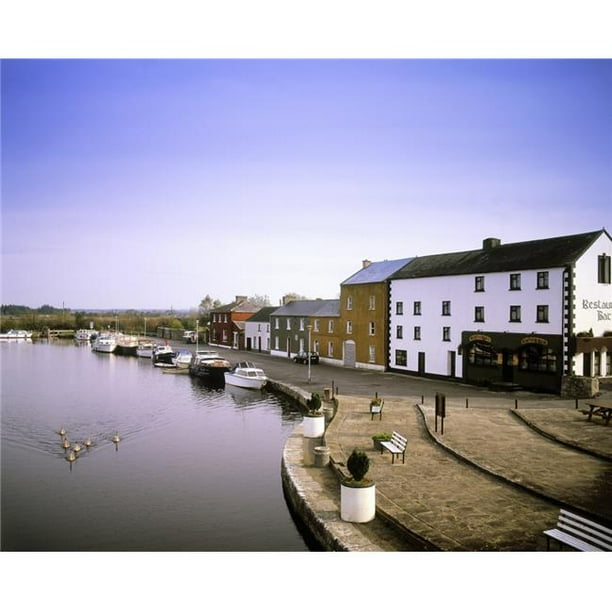 Cloondara Co Longford Ireland - Ville au Bout du Grand Canal Affiche Imprimée par la Collection d'Images Irlandaise & 44; 16 x 12