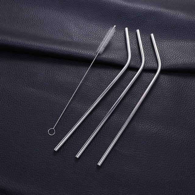 FESTFENDS Short Metal Straws Reusable Stainless Steel for Users. A set of three silver curved stainless steel straws with a cleaning brush, displayed on a dark textured surface. Each straw measures approximately 24x0.6x0.6cm and is designed for comfortable sipping. The set is eco-friendly, reusable, and dishwasher safe, ideal for daily use with drinks like coffee or smoothies.