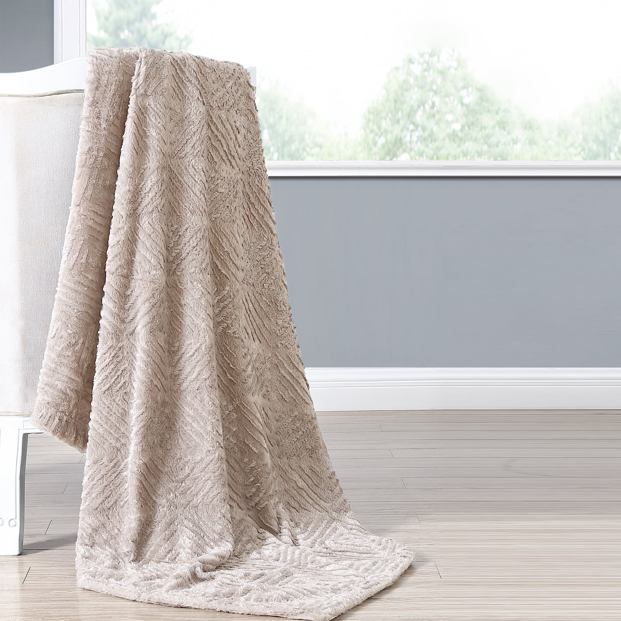 Amrapur Luxury Faux Fur Micorfiber Throw Blanket, 50" x 60", White
