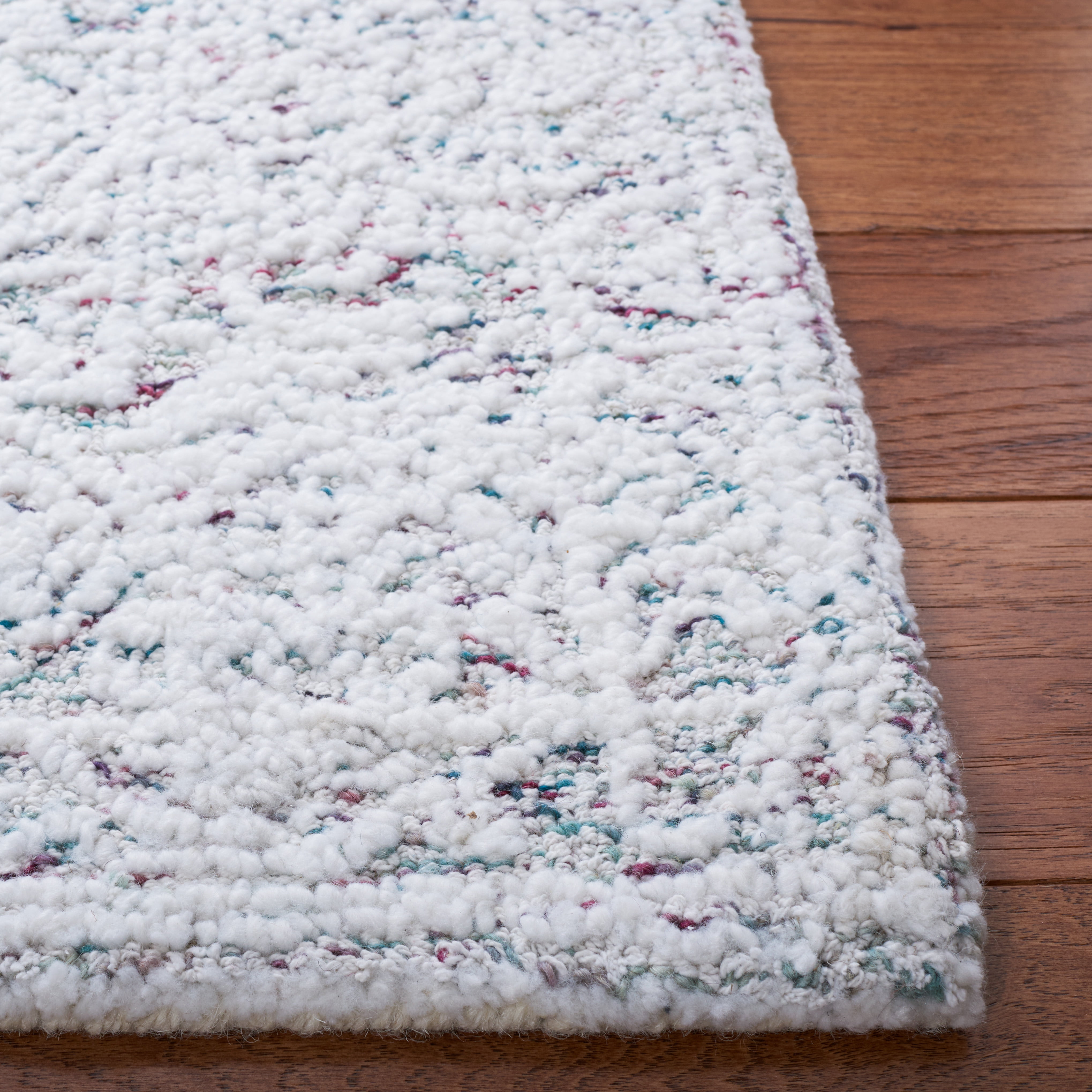 SAFAVIEH Metro Layton Medallion Area Rug, Ivory/Red, 6' x 6' Square