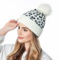 thumbnail image 4 of Coofit Tuque Léopard pour Femmes, Bonnet Doux Épaissi à Pompon, Bonnet Tricoté, Bonnet d'Hiver, 4 of 10