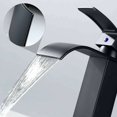 thumbnail image 2 of Grifo de lavabo en cascada negro, grifo mezclador de baño moderno y actualizado, grifo de caño cuadrado grande de latón, agua fría y caliente disponible, 2 of 5