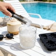 thumbnail image 4 of Bandeja para hielo con forma de calavera: molde de silicona con forma de calavera pirata para whisky, cócteles y bebidas temáticas. Cubitera de hielo de fusión lenta para bares caseros y fiestas de, 4 of 6