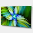 thumbnail image 2 of Étoile Verte Fractale Rotative - Impression sur Toile Florale, 2 of 3